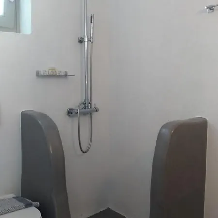 Luxl Fira (Santorini)