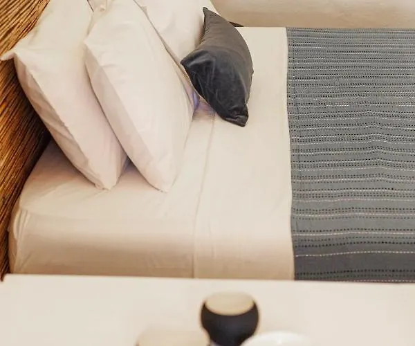 Luxl * Fira (Santorini)