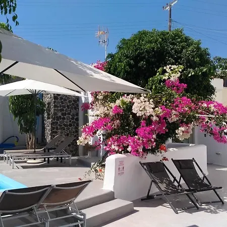 Luxl Vila Fira (Santorini)