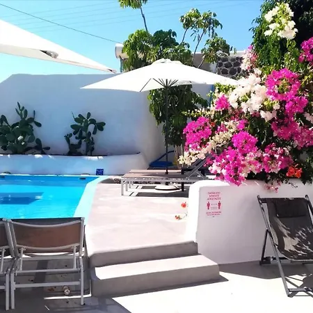 Luxl Vila Fira (Santorini)
