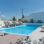 Luxl Fira (Santorini)